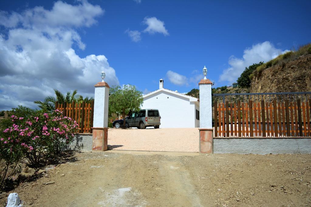 El Emigrante El Chorro Exterior foto