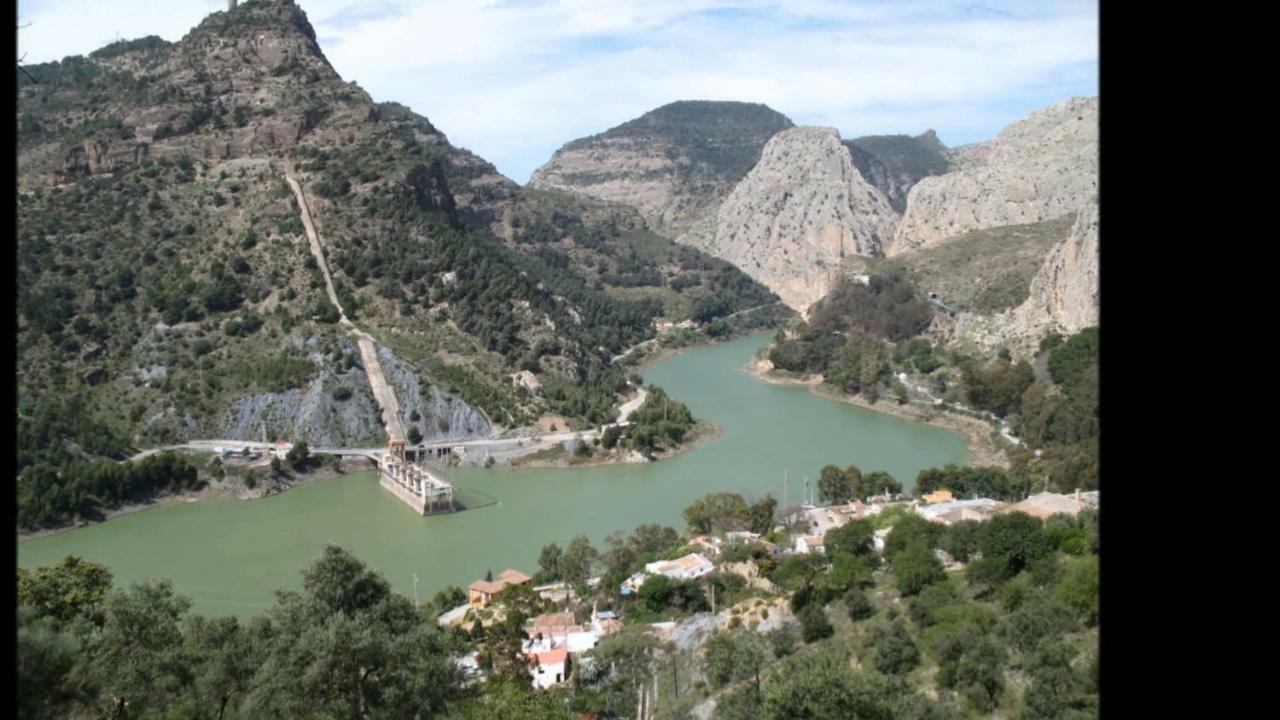 El Emigrante El Chorro Exterior foto