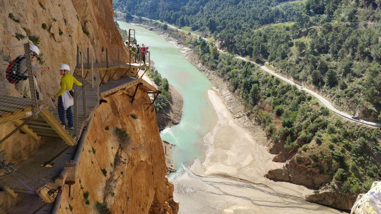 El Emigrante El Chorro Exterior foto